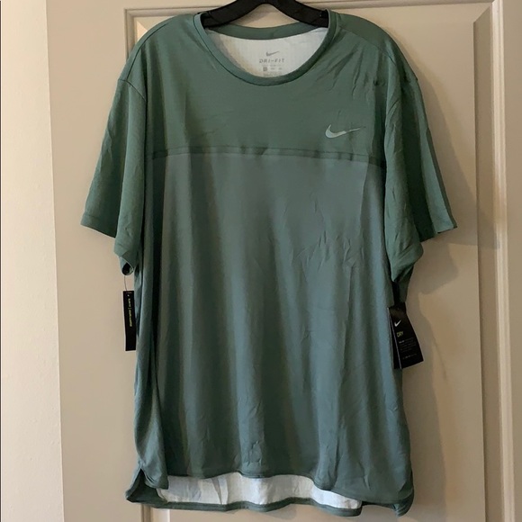 clay green nike shirt